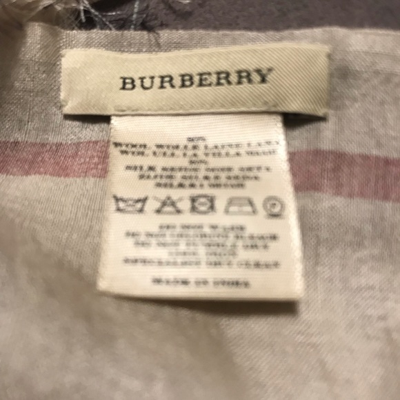 Burberry scarf - Picture 3 of 3